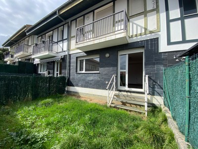 Chalet en venta en Castro Urdiales, Cotolino, con 3 dormitorios, 2 baños, 4 plazas de garaje, balcón y 2 terrazas