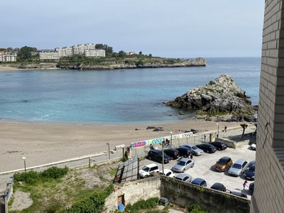 Piso en venta en Castro Urdiales, con 3 dormitorios, baño, balcón y terraza