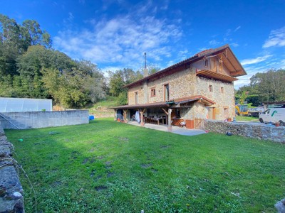 Chalet en venta en Castro Urdiales, Samano, con 4 dormitorios, 3 baños y plaza de garaje