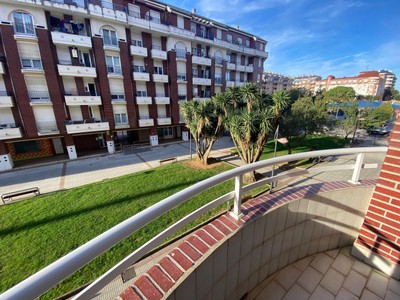 Piso en venta en Castro Urdiales, con 2 dormitorios, 2 baños, plaza de garaje y terraza