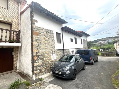 Chalet en venta en Castro Urdiales, con 4 dormitorios, 3 baños y trastero