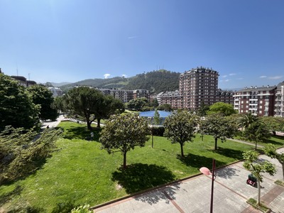 Chalet en venta en Castro Urdiales, con 3 dormitorios y 2 baños
