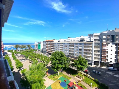 Piso en venta en Castro Urdiales, con 4 dormitorios y 3 baños