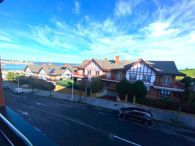 Piso en venta en Castro Urdiales, Cotolino, con 3 dormitorios, 2 baños, plaza de garaje, trastero, 2 balcones y terraza