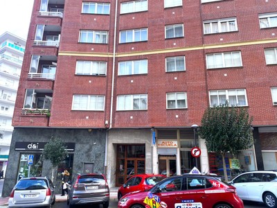 Piso en venta en Castro Urdiales, con 2 dormitorios, 2 baños, plaza de garaje y balcón