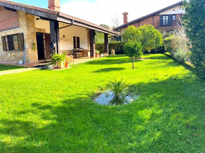 Chalet en venta en Castro Urdiales, Samano, con 6 dormitorios, 3 baños, 4 plazas de garaje, 2 terrazas y terreno