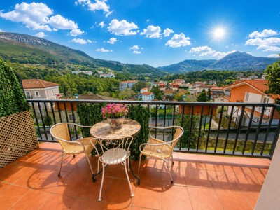 Chalet en venta en Mioño, con 4 dormitorios, 3 baños, trastero y terreno