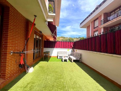 Piso en venta en Castro Urdiales, Ostende, con 2 dormitorios, 2 baños, plaza de garaje, trastero y terraza