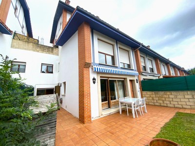 Chalet en venta en Santullan, con 3 dormitorios y 2 baños