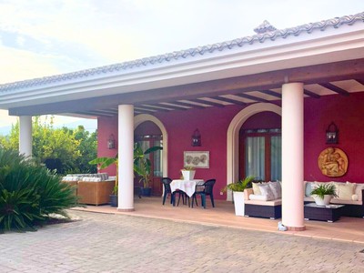 Chalet en venta en Ontinyent, con 3 dormitorios, 4 baños, 3 plazas de garaje y terreno