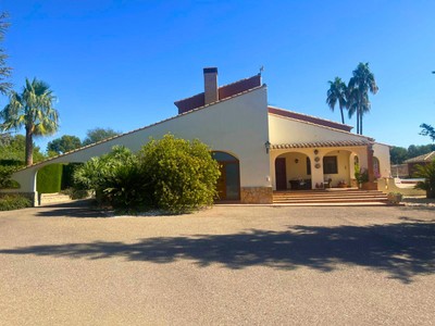 Chalet en venta en Ontinyent, Santa Ana - El Pilar, con 4 dormitorios, 3 baños, 3 plazas de garaje y terreno