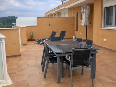 Ático en venta en Ontinyent, con 3 dormitorios, 2 baños, plaza de garaje, trastero y 2 terrazas