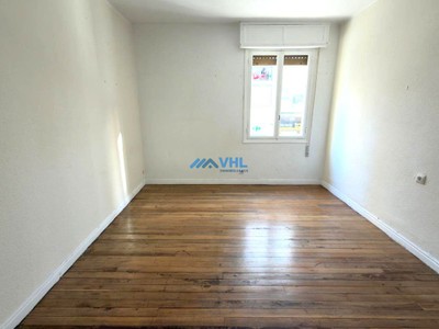 Piso en venta en Castro Urdiales, Centro, con 4 dormitorios y baño