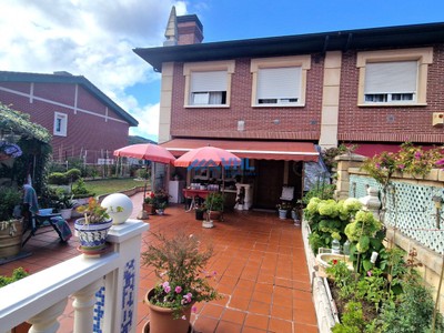 Chalet en venta en Castro Urdiales, Cotolino, con 4 dormitorios y 4 baños