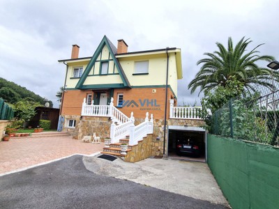 Chalet en venta en Castro Urdiales, Montealegre, con 5 dormitorios y 4 baños