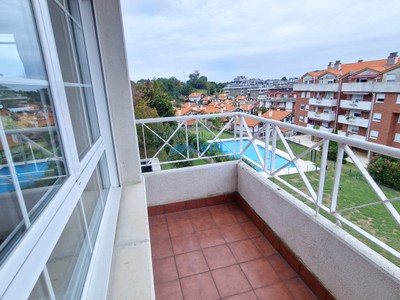 Piso en venta en Castro Urdiales, Ostende, con 3 dormitorios, 3 baños y plaza de garaje