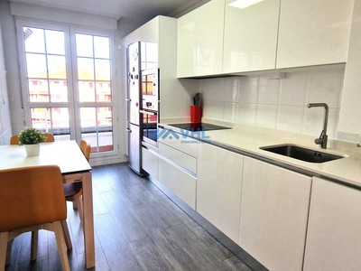 Duplex en venta en Castro Urdiales, Cotolino, con 2 dormitorios, 2 baños, plaza de garaje y 3 terrazas