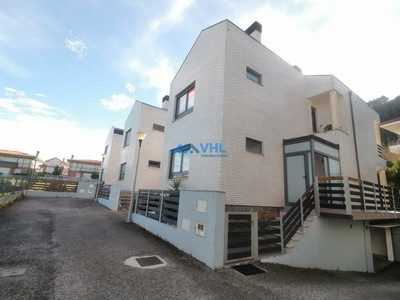 Chalet en venta en Castro Urdiales, Islares, con 4 dormitorios, 3 baños, 2 plazas de garaje y balcón