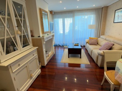 Piso en venta en Castro Urdiales, Centro, con 2 dormitorios, baño, aseo y terraza