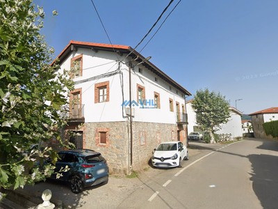 Casa en venta en Castro Urdiales, Santullán, con 9 dormitorios, 2 baños y 2 balcones