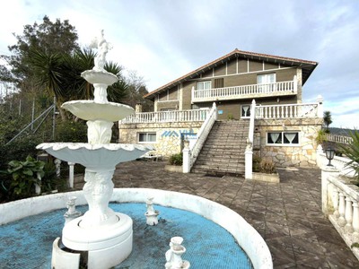 Casa en venta en Castro Urdiales, Samano, con 6 dormitorios, 7 baños, plaza de garaje, 2 terrazas y terreno