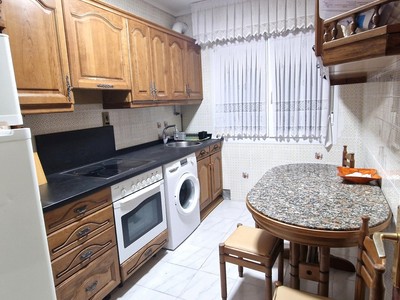 Piso en venta en Castro Urdiales, Centro, con 3 dormitorios, baño, aseo y terraza