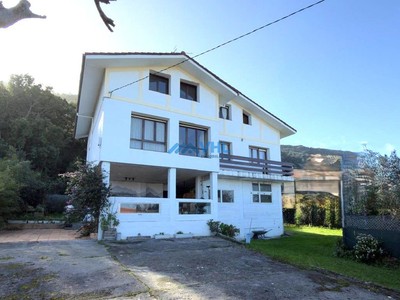 Casa en venta en Castro Urdiales, Islares, con 6 dormitorios, 2 baños, terraza y terreno