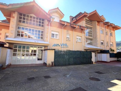 Piso en venta en Castro Urdiales, Ostende, con 2 dormitorios, baño, aseo, plaza de garaje y balcón