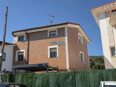 Adosado en venta en Castro Urdiales, Allendelagua, con 6 dormitorios y 2 baños