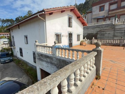 Casa en venta en Castro Urdiales, Baltezana, con 6 dormitorios, 2 baños, plaza de garaje, trastero, balcón, terraza y terreno