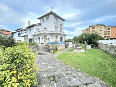 Chalet en venta en Castro Urdiales, Brazomar, con 5 dormitorios, 4 baños, trastero, balcón, terraza y terreno