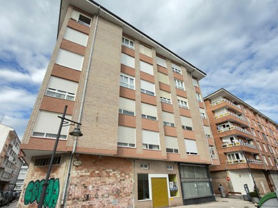 Piso en venta en Castro Urdiales, Centro, con 3 dormitorios, 2 baños y balcón