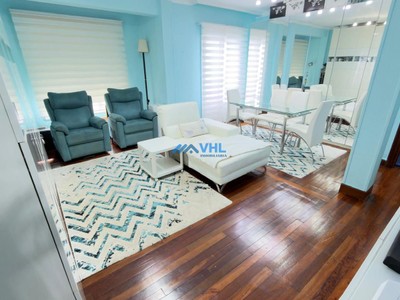 Piso en venta en Castro Urdiales, Centro, con 3 dormitorios, baño y terraza