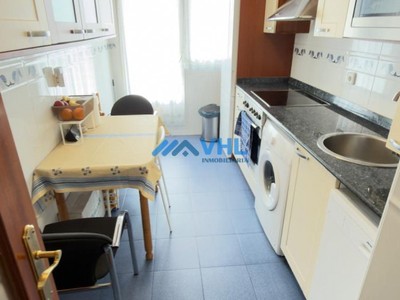 Piso en alquiler temporal en Castro Urdiales, Ostende, con 3 dormitorios, 2 baños, plaza de garaje y terraza