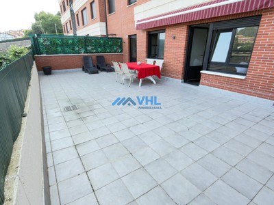 Piso en alquiler temporal en Castro Urdiales, Brazomar, con 1 dormitorio, baño, plaza de garaje y terraza