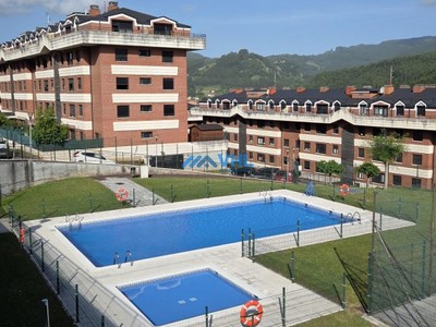 Piso en alquiler en Castro Urdiales, Brazomar, con 2 dormitorios, baño, plaza de garaje y terraza