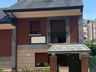Chalet en venta en Castro Urdiales, Centro, con 5 dormitorios, 5 baños, plaza de garaje, trastero y terraza