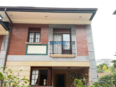 Chalet en venta en Castro Urdiales, Centro, con 5 dormitorios, 5 baños, plaza de garaje, trastero y terraza