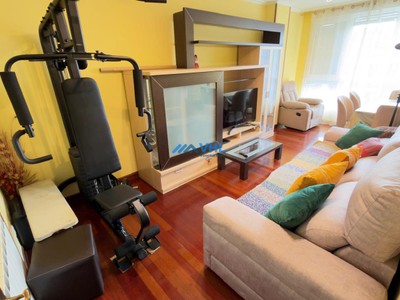 Piso en venta en Castro Urdiales, Centro, con 2 dormitorios, 2 baños, plaza de garaje, trastero y terraza