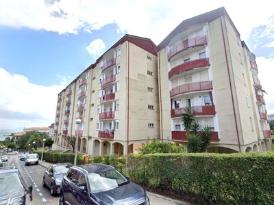 Piso en alquiler en Castro Urdiales, Brazomar, con 3 dormitorios, 2 baños, plaza de garaje y 2 terrazas