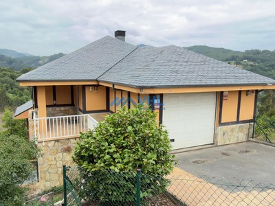 Chalet en venta en Castro Urdiales, Brazomar, con 4 dormitorios, 4 baños, plaza de garaje, trastero, terraza y terreno