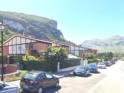 Chalet en venta en Castro Urdiales, Islares, con 4 dormitorios, 3 baños, 2 plazas de garaje y terraza