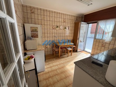 Piso en alquiler temporal en Castro Urdiales, con 3 dormitorios, baño y terraza