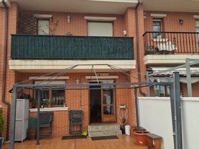 Chalet en alquiler temporal en Castro Urdiales, Brazomar, con 4 dormitorios, 4 baños, aseo, 2 plazas de garaje, trastero y terraza