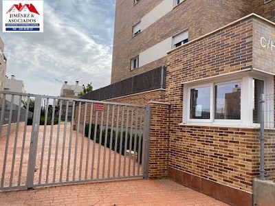 Piso en venta en Alcalá De Henares, Las Sedas .el Olivar, con 3 dormitorios, 2 baños, 127 terrazas y terreno
