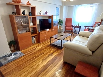 Piso en venta en Portugalete, Correos, con 3 dormitorios, baño y 2 balcones