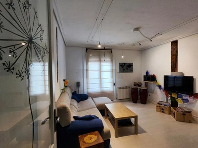 Piso en venta en Vitoria-gasteiz, Casco Medieval, con 2 dormitorios, baño, trastero y balcón