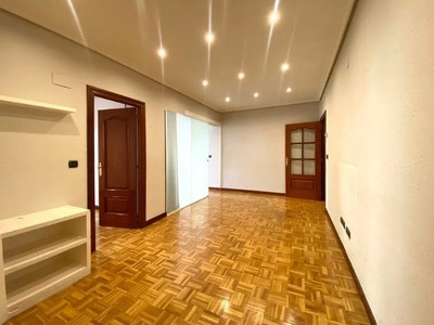 Piso en venta en Vitoria-gasteiz, Arambizkarra, con 3 dormitorios, baño, trastero y terraza