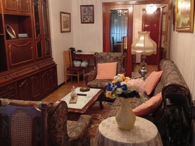 Piso en venta en Vitoria-gasteiz, El Pilar, con 3 dormitorios, baño, aseo, plaza de garaje, trastero y terraza