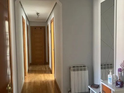 Piso en venta en Vitoria-gasteiz, Judizmendi, con 3 dormitorios y baño